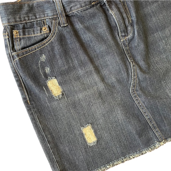 *NWOT* Old Navy Vintage Distressed Jean Skirt | Mid/High Waisted Raw/Frayed Hem - Picture 4 of 10